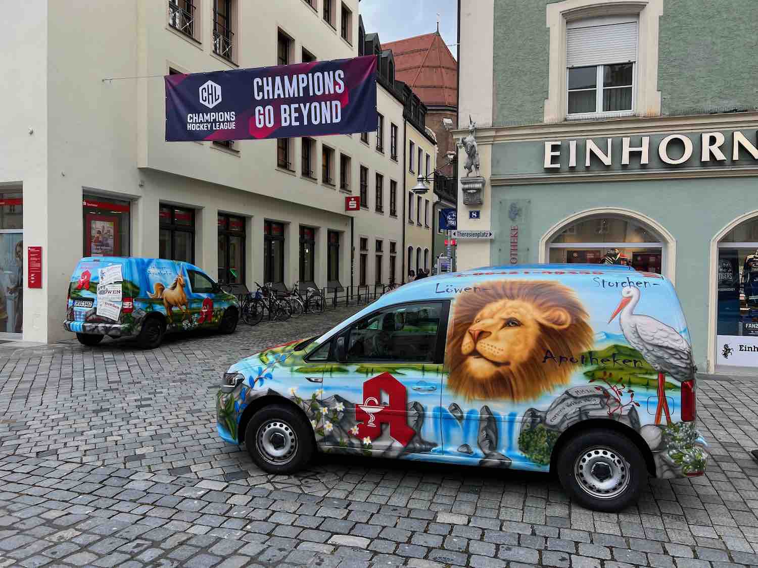 Lieferwagen der Einhorn- und Storchen Apotheke